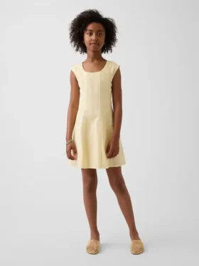Vestido infantil de lino y algodón con cuello redondo