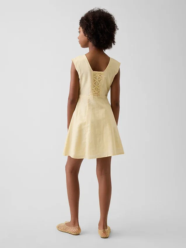 Vestido infantil de lino y algodón con cuello redondo