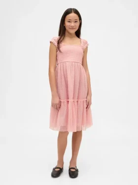 Vestido infantil de malla con volantes y mangas casquillo