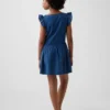 Vestido infantil de mangas con volantes y ribete de encaje