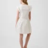 Vestido infantil de mangas con volantes y ribete de encaje