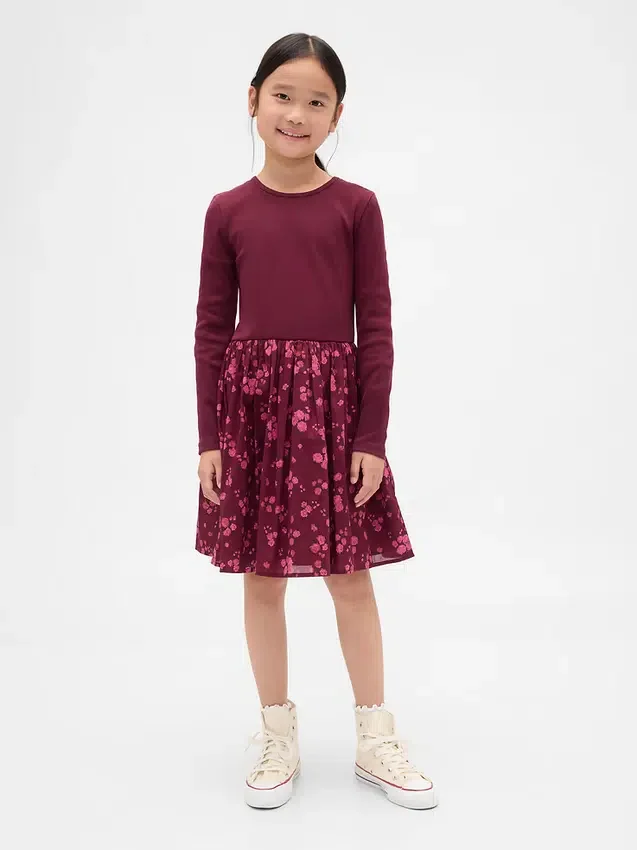 Vestido infantil de materiales mixtos