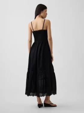 Vestido largo con botones en el frente y ribete de encaje