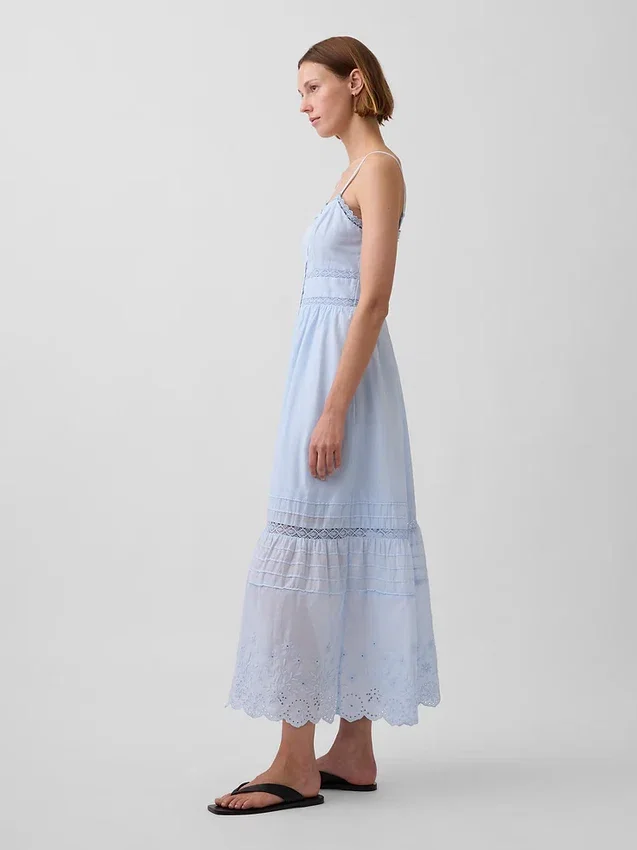 Vestido largo con botones en el frente y ribete de encaje