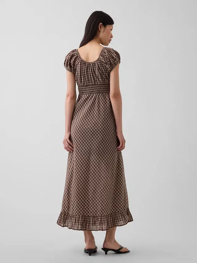 Vestido largo con cuello en V y dobladillo con volantes