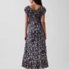 Vestido largo con cuello en V y dobladillo con volantes