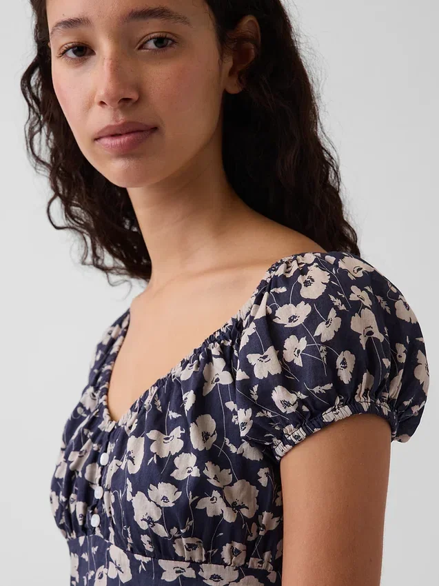 Vestido largo con cuello en V y dobladillo con volantes