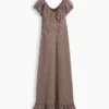 Vestido largo con cuello en V y dobladillo con volantes