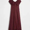 Vestido largo con cuello en V y dobladillo con volantes