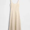 Vestido largo con cuello redondo