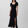 Vestido largo con mangas abullonadas bordadas