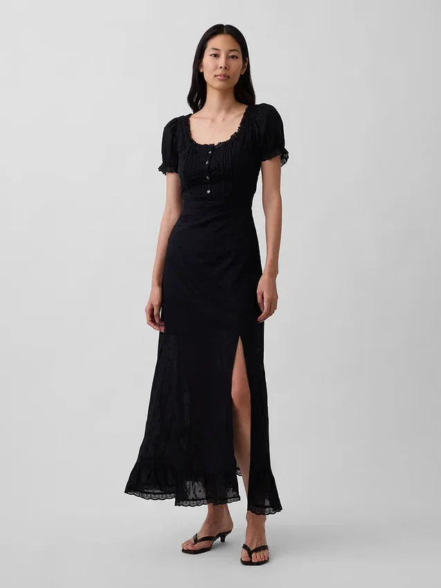 Vestido largo con mangas abullonadas bordadas