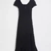 Vestido largo con mangas abullonadas bordadas