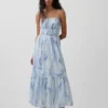 Vestido largo con volantes y lazo en la espalda