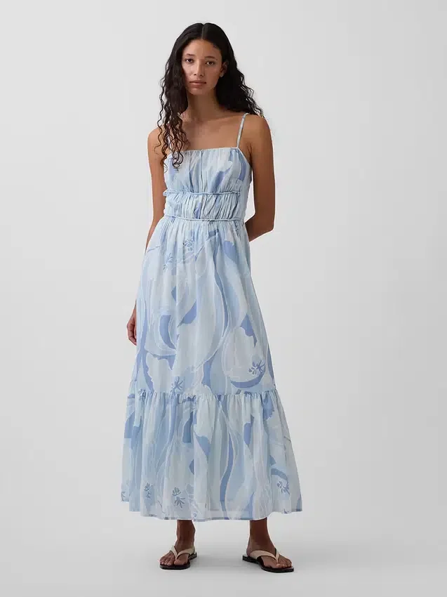 Vestido largo con volantes y lazo en la espalda