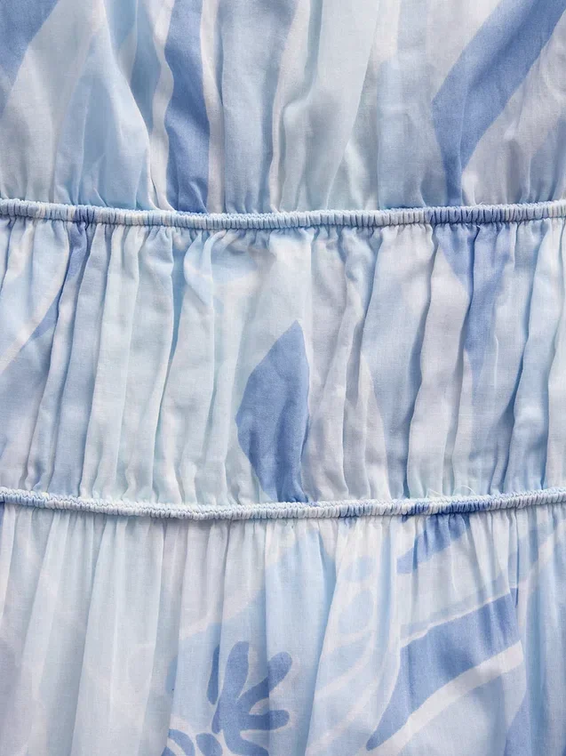 Vestido largo con volantes y lazo en la espalda