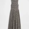 Vestido largo de cintura baja con fruncidos y estampado de cuadros vichy