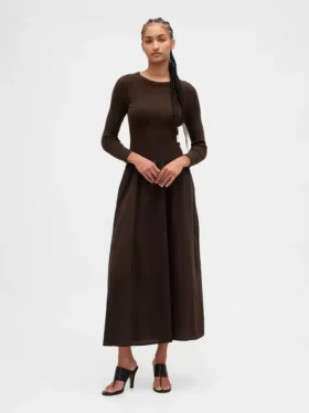 Vestido largo de cintura baja con mezcla de materiales