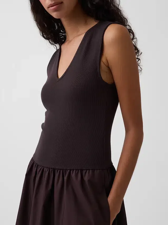 Vestido largo de cintura baja con mezcla de telas