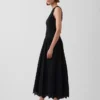 Vestido largo de cintura baja con ojales