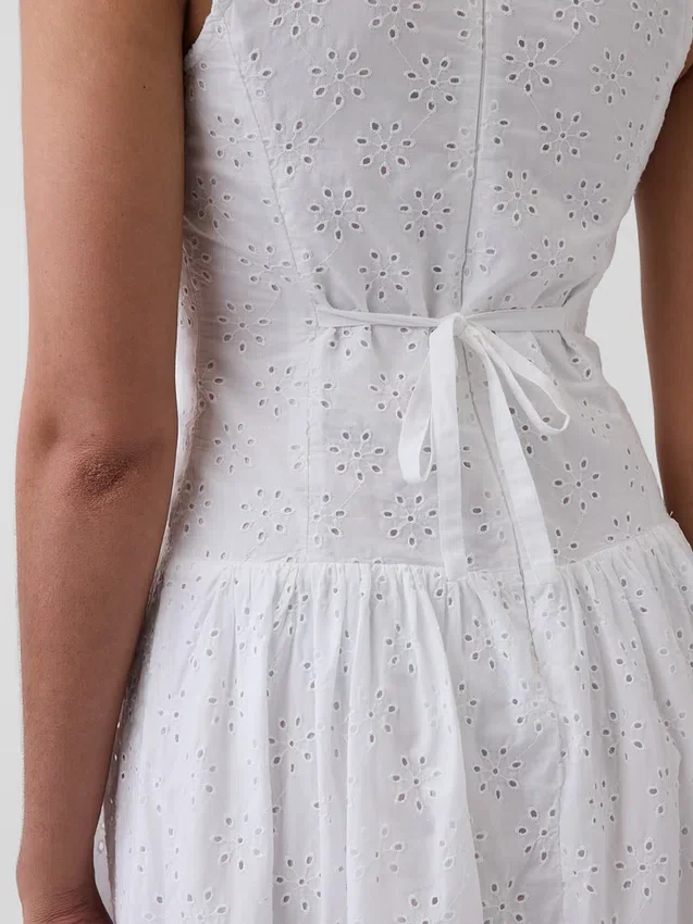 Vestido largo de cintura baja con ojales