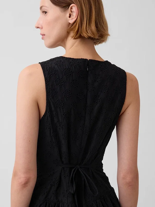 Vestido largo de cintura baja con ojales