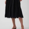 Vestido largo de cintura baja con ojales