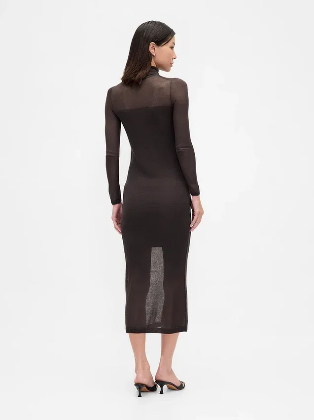 Vestido largo de jerséu transparente con cuello alto