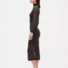 Vestido largo de jerséu transparente con cuello alto