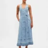 Vestido largo de mezclilla con cinturón para atar y botones en el frente