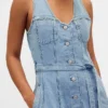 Vestido largo de mezclilla con cinturón para atar y botones en el frente