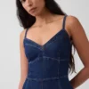 Vestido largo de mezclilla con costuras tipo corsé
