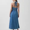 Vestido largo de mezclilla con cuello halter y lazo en la espalda