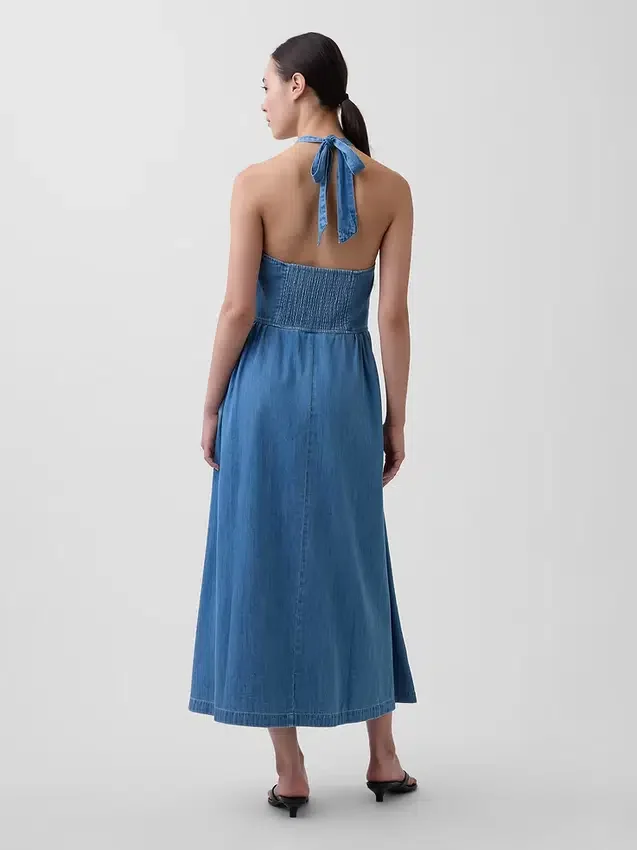 Vestido largo de mezclilla con cuello halter y lazo en la espalda