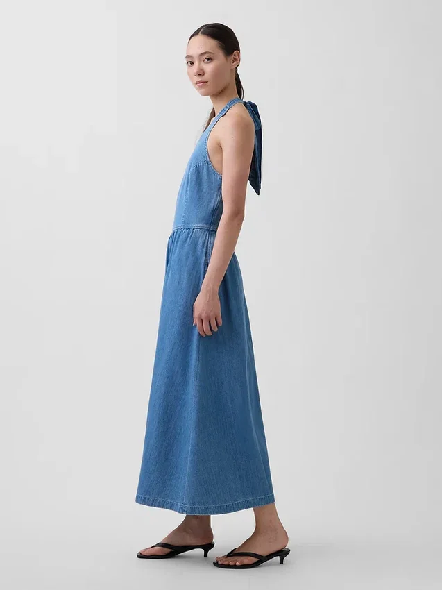 Vestido largo de mezclilla con cuello halter y lazo en la espalda