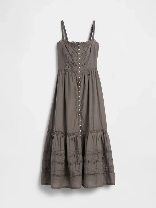 Vestido largo en capas con ojales