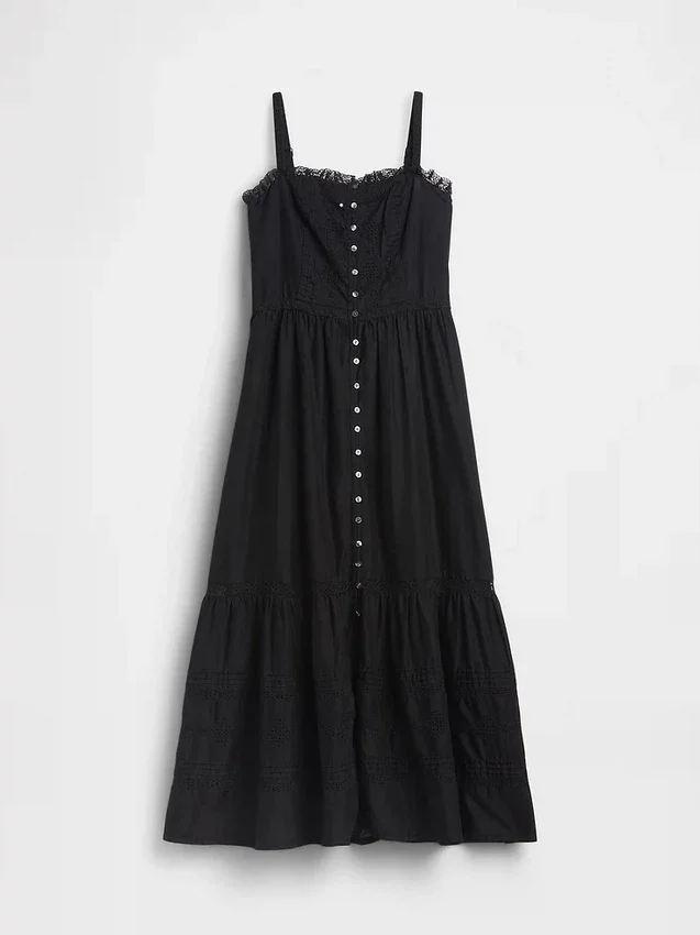Vestido largo en capas con ojales