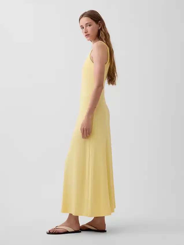 Vestido largo moderno de cuello cuadrado con diseño acanalado