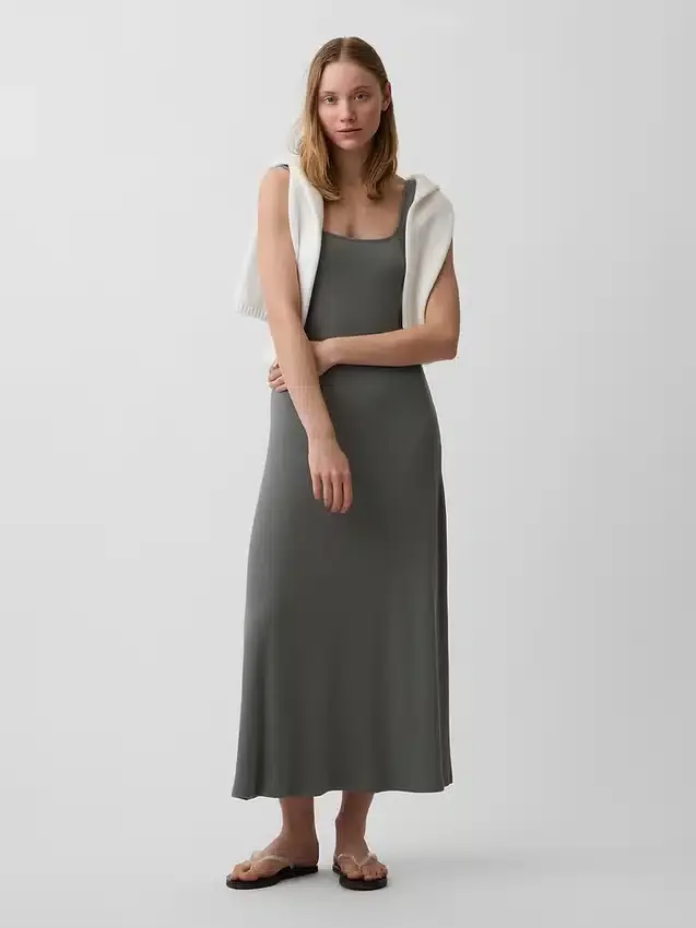 Vestido largo moderno de cuello cuadrado con tejido acanalado