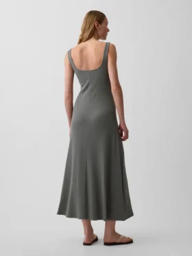 Vestido largo moderno de cuello cuadrado con tejido acanalado