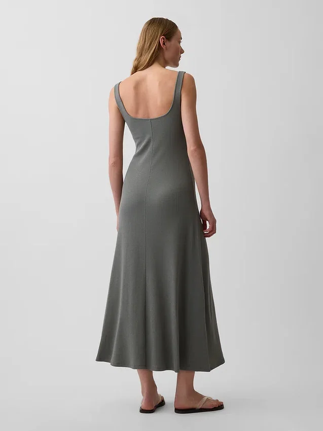 Vestido largo moderno de cuello cuadrado con tejido acanalado