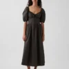 Vestido largo tipo corsé con mangas abullonadas
