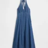 Vestido largo tipo halter de mezclilla con costuras