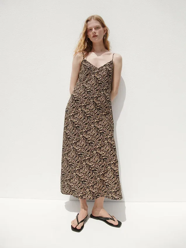 Vestido lencero midi con estampado de cebra