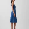 Vestido midi de mezclilla con cierre frontal de botones