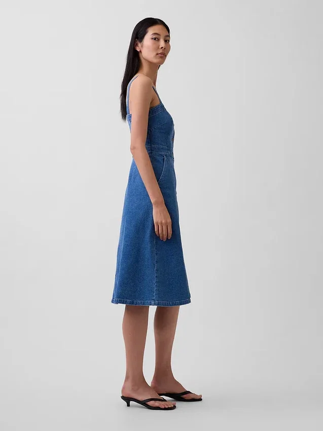 Vestido midi de mezclilla con cierre frontal de botones