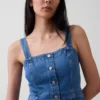 Vestido midi de mezclilla con cierre frontal de botones