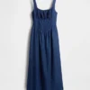 Vestido midi de mezclilla con cintura baja tipo corsé