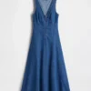 Vestido midi de mezclilla con costuras y cierre de cremallera frontal