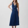 Vestido midi de mezclilla con costuras y cremallera frontal